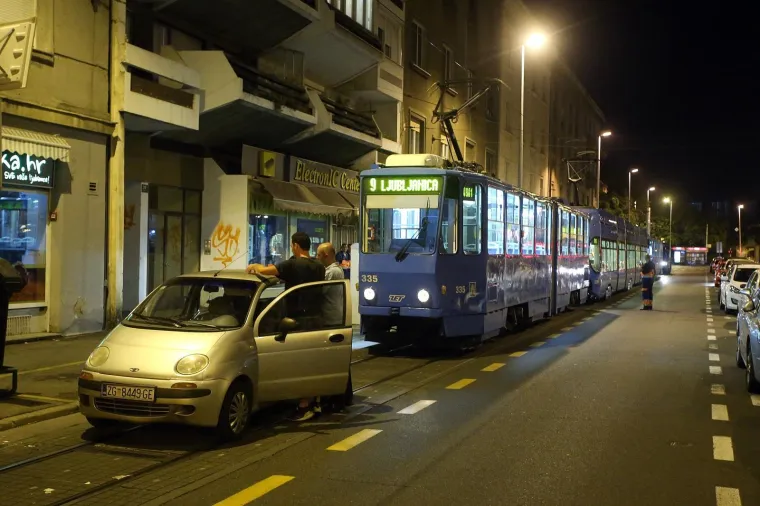 Sudar dva tramvaja i automobila na Tratinskoj: ima ozlijeđenih ljudi