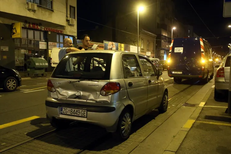 Sudar dva tramvaja i automobila na Tratinskoj: ima ozlijeđenih ljudi