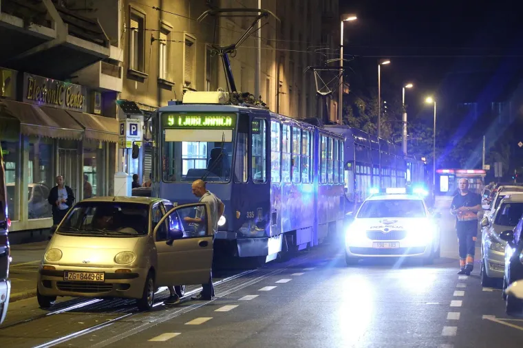 Sudar dva tramvaja i automobila na Tratinskoj: ima ozlijeđenih ljudi