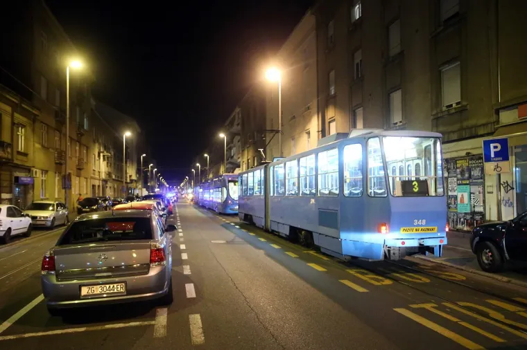 Sudar dva tramvaja i automobila na Tratinskoj: ima ozlijeđenih ljudi