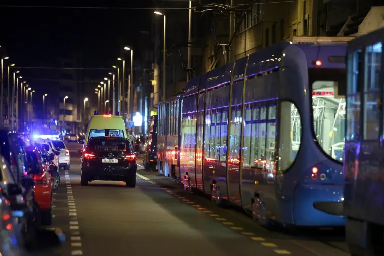Sudar dva tramvaja i automobila na Tratinskoj: ima ozlijeđenih ljudi