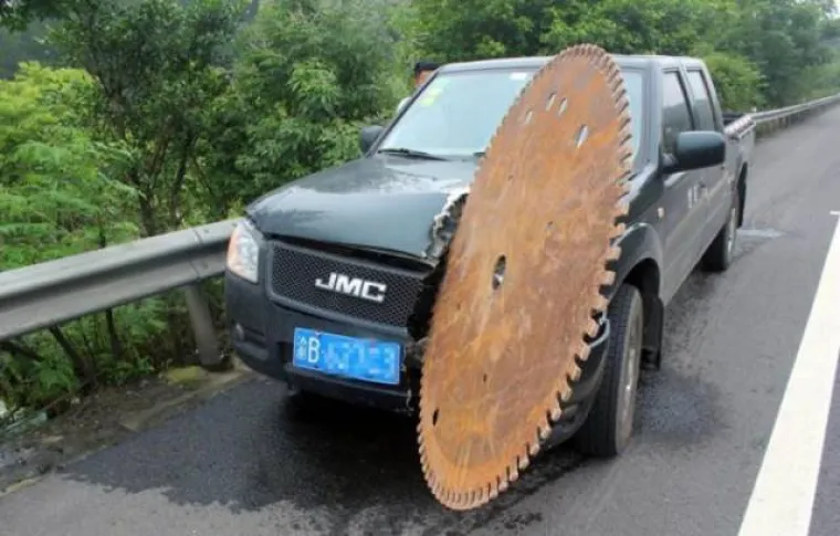 NESPOSOBNI SU DO BOLI, TKO IM JE DAO VOZAČKU? Njihove akrobacije mogu izvesti samo najveći antitalenti