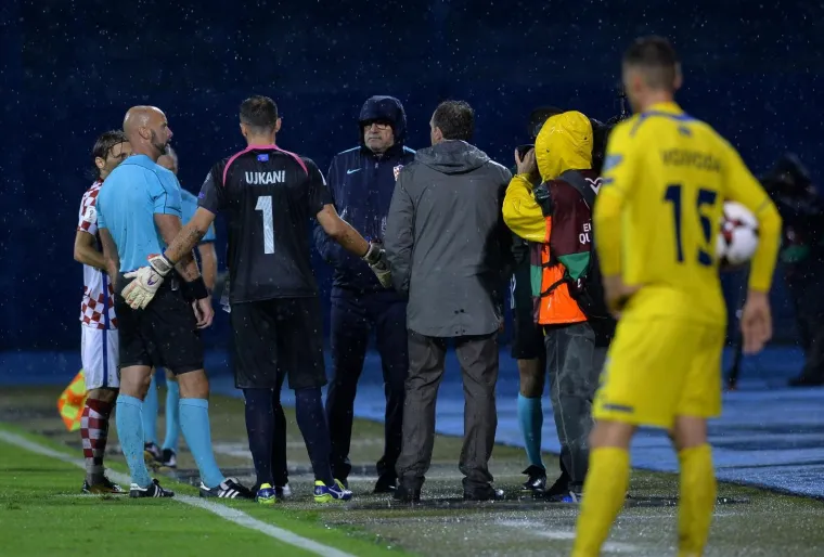 Fifa će naknadno donijeti termin odigravanja novog susreta.