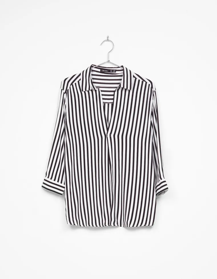 Bluza V izreza, Bershka, 129,90 kuna