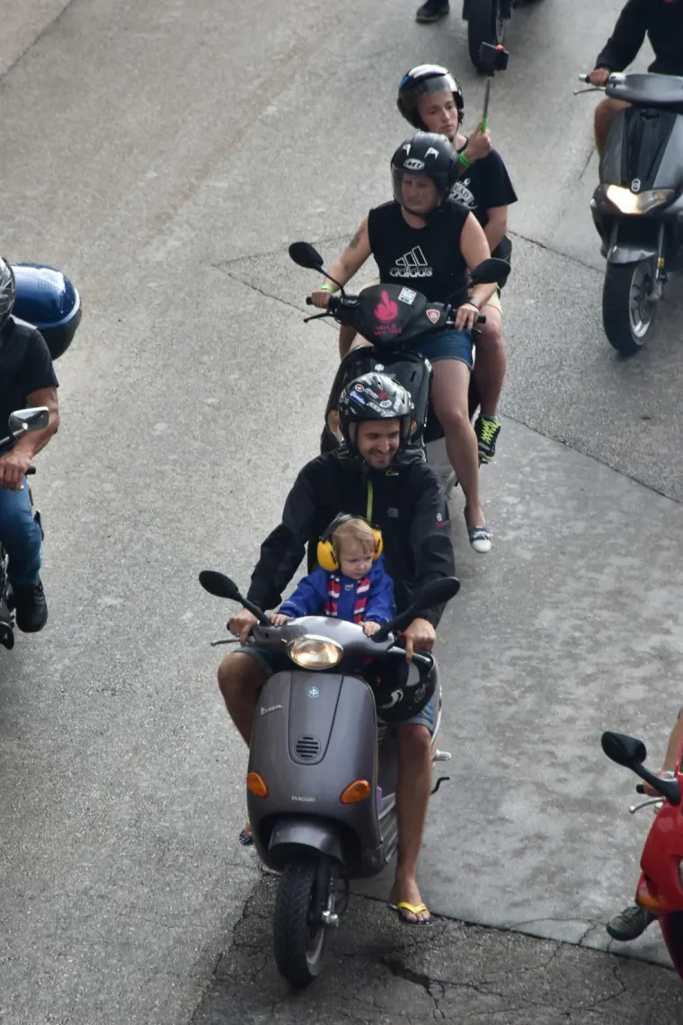 Nekoliko tisuća motora protutnjalo je Pulom u sklopu 23. Croatia Bike Weeka. Croatia Bike Week, u organizaciji moto kluba Twin Horn MC, od srijede se održava na Vallelungi.
