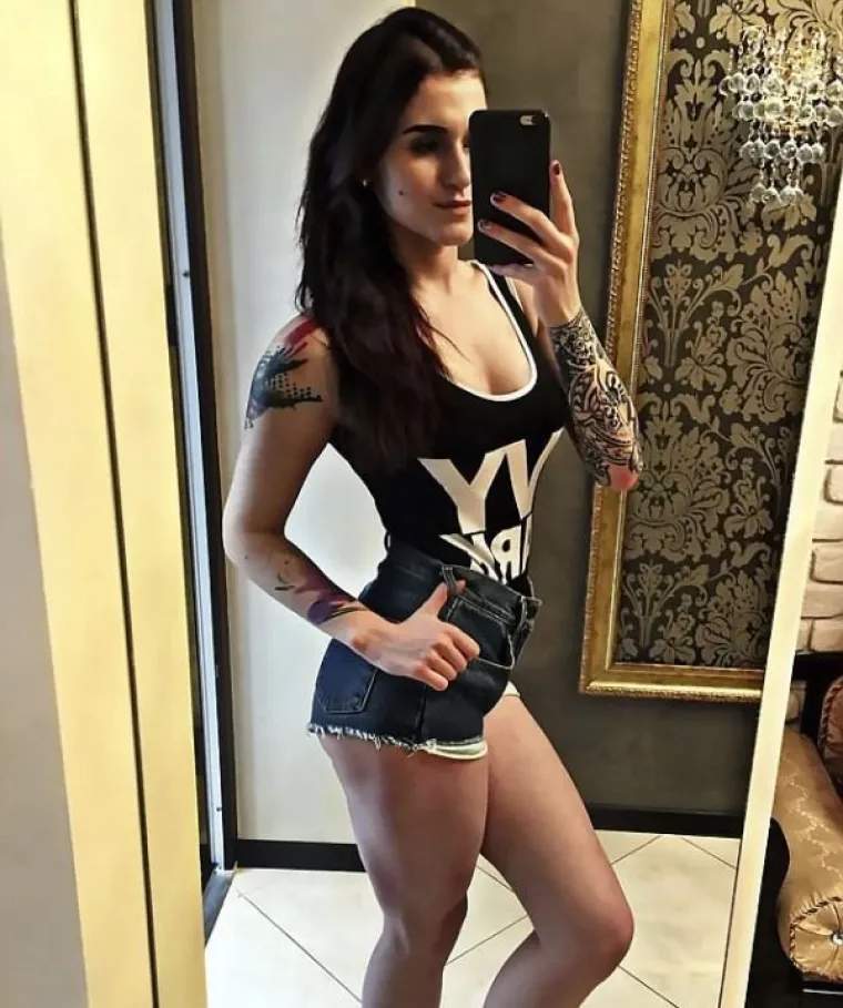 ČUDESNO SE OPORAVILA OD ANOREKSIJE: Imala je 30 kilograma, a danas se hvali oblinama i fotkama iz teretane