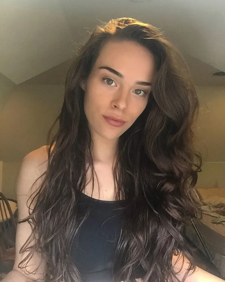 Fitness model Morgan Mikenas posljednji put se obrijala i depilirala početkom 2016. Na svojem Instagramu promovira prirodnu ljepotu pa osim svoje forme i mi&scaron;ića pokazuje i dlake. U nastavku možete pogledati kako izgleda dlakava ljepotica i procijeniti je li depilacija stvarno vrijedna truda ili je bolje jednostavno se opustiti i uživati.