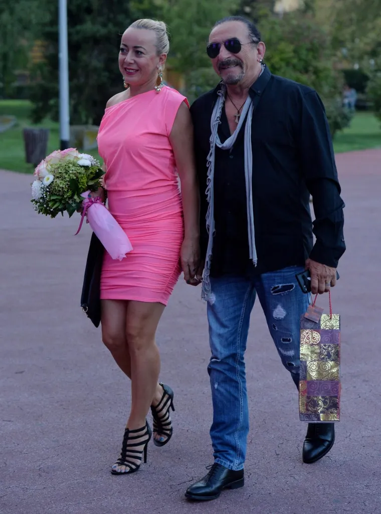 IVICA PROPADALO OŽENIO 28 GODINA MLAĐU BEOGRAĐANKU: Evo kako je izgledao njihov rokerski tulum u Mimari