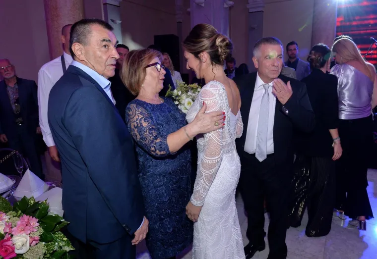 IVICA PROPADALO OŽENIO 28 GODINA MLAĐU BEOGRAĐANKU: Evo kako je izgledao njihov rokerski tulum u Mimari