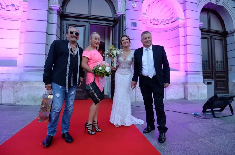 IVICA PROPADALO OŽENIO 28 GODINA MLAĐU BEOGRAĐANKU: Evo kako je izgledao njihov rokerski tulum u Mimari