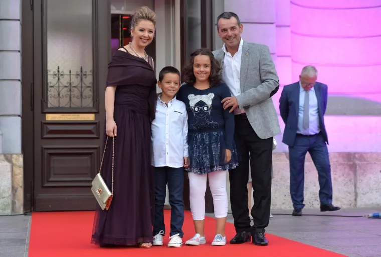 IVICA PROPADALO OŽENIO 28 GODINA MLAĐU BEOGRAĐANKU: Evo kako je izgledao njihov rokerski tulum u Mimari