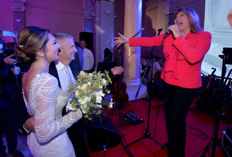 IVICA PROPADALO OŽENIO 28 GODINA MLAĐU BEOGRAĐANKU: Evo kako je izgledao njihov rokerski tulum u Mimari