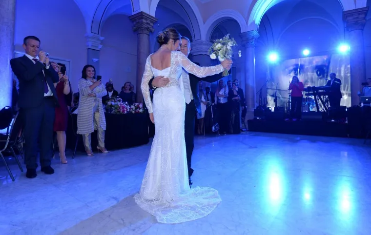 IVICA PROPADALO OŽENIO 28 GODINA MLAĐU BEOGRAĐANKU: Evo kako je izgledao njihov rokerski tulum u Mimari