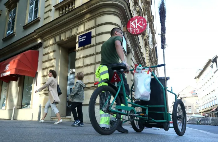 Na Trgu maršala Tita postavljene table s novim nazivom