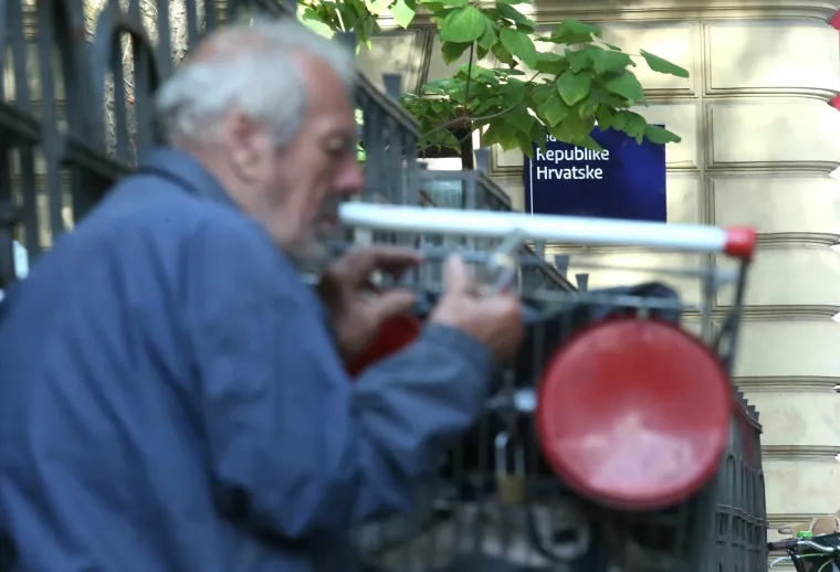 Na Trgu maršala Tita postavljene table s novim nazivom