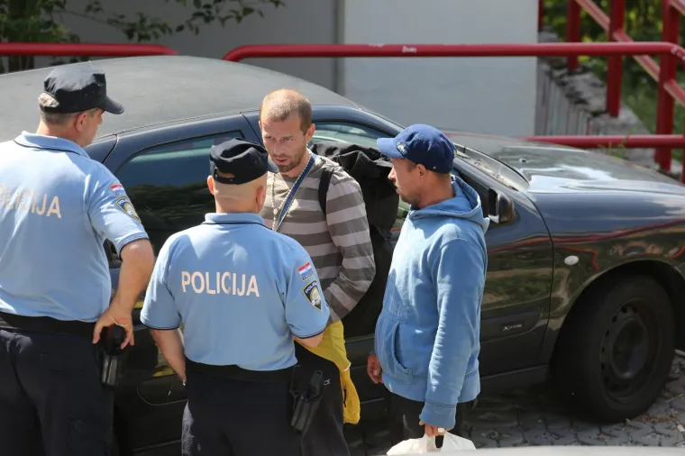 BESKUĆNICI PRIJETILI BACANJEM S 15 METARA VISOKOG DIMNJAKA: Dramatični trenuci dvojca koji je napravio pravu drama u Rijeci