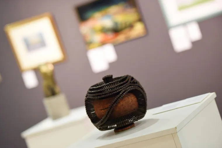 Izložba 'Ljepota lažnog sjaja'