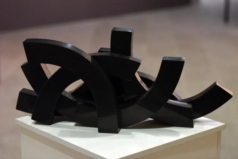 Izložba 'Ljepota lažnog sjaja'