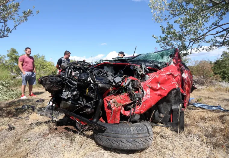 AUTOMOBILOM SLETIO S CESTE: U prometnoj nesreći kod Benkovca jedna osoba teže ozlijeđena