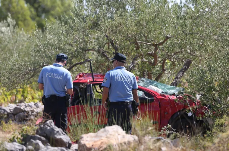 AUTOMOBILOM SLETIO S CESTE: U prometnoj nesreći kod Benkovca jedna osoba teže ozlijeđena
