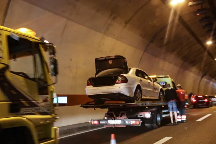 U lančanom sudaru u tunelu &Scaron;kurinje sudjelovalo pet automobila