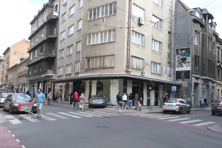 Zagreb: Mercedesom se zabio u Takenoko restoran