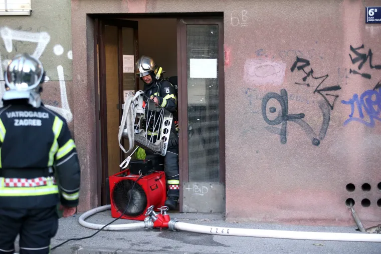 Vatrogasci ugasili požar koji je izbio u zgradi u ulici Josipa Hanu&scaron;a
