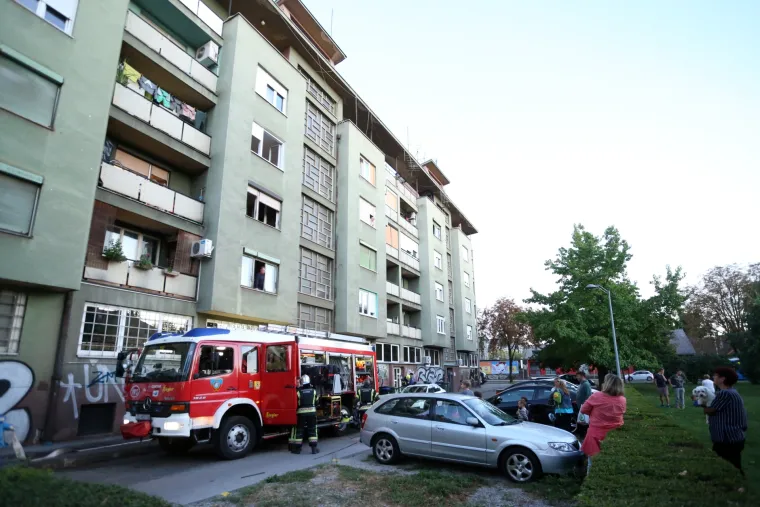 Vatrogasci ugasili požar koji je izbio u zgradi u ulici Josipa Hanu&scaron;a