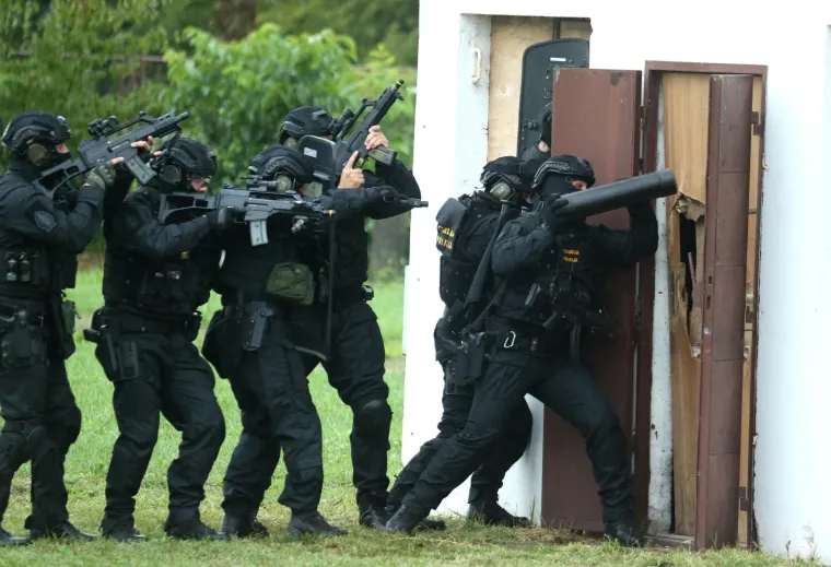 27. OBLJETNICA OSNUTKA ANTITERORISTIČKE JEDINICE LUČKO: Specijalci na vježbi pokazali spremnost