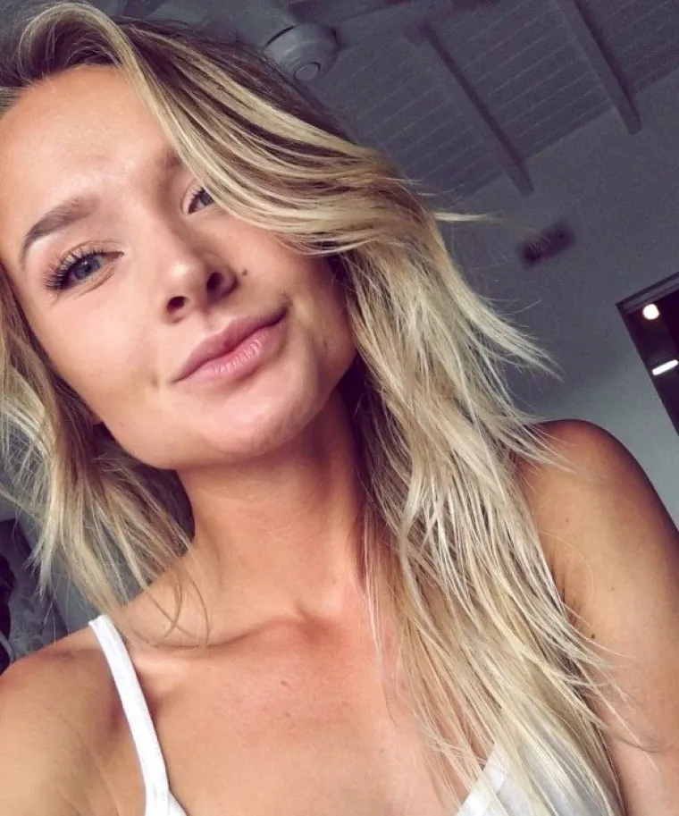 NJIHOVI STVARNI ADUTI: Slikaju guzu i dekolte, ali svi gledaju ne&scaron;to drugo