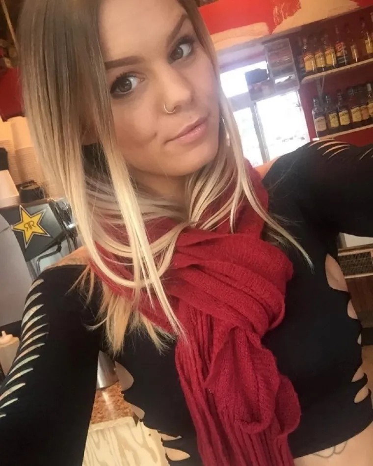 NJIHOVI STVARNI ADUTI: Slikaju guzu i dekolte, ali svi gledaju ne&scaron;to drugo