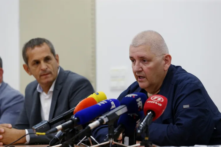 IZVANREDNA KONFERENCIJA HOS-A: Potvrđeno premještanje ploče s natpisom 'Za dom spremni'