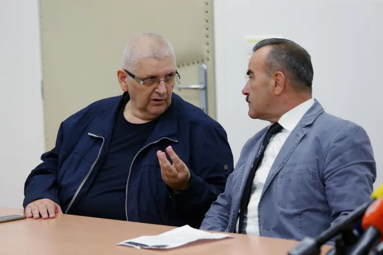 IZVANREDNA KONFERENCIJA HOS-A: Potvrđeno premještanje ploče s natpisom 'Za dom spremni'