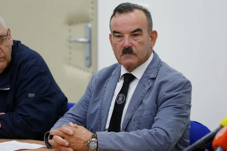 IZVANREDNA KONFERENCIJA HOS-A: Potvrđeno premještanje ploče s natpisom 'Za dom spremni'