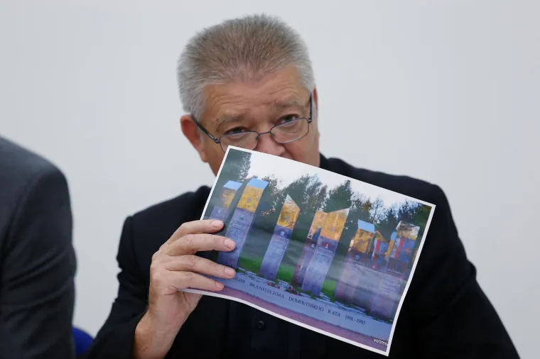 IZVANREDNA KONFERENCIJA HOS-A: Potvrđeno premještanje ploče s natpisom 'Za dom spremni'