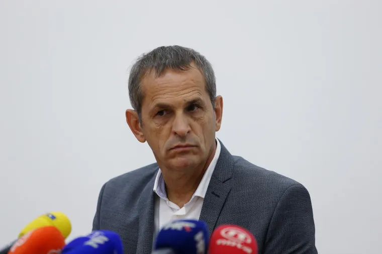 IZVANREDNA KONFERENCIJA HOS-A: Potvrđeno premještanje ploče s natpisom 'Za dom spremni'