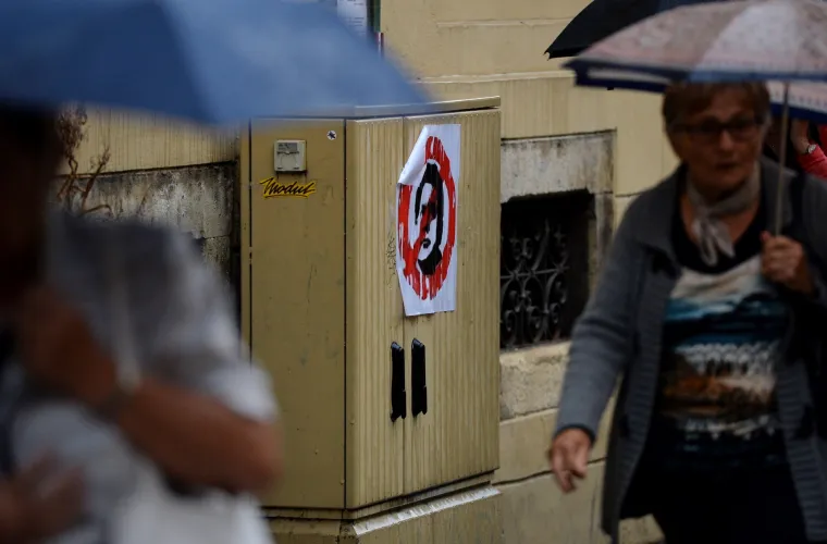 Ulice Zagreba osvanule oblijepljene naljepnicama s prekriženom glavom Zdravka Mamića