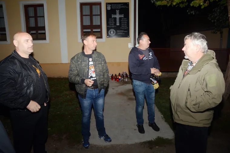Ploča HOS-a noćas nije uklonjena, nije bilo ni najavljenih okupljanja HOS-ovaca