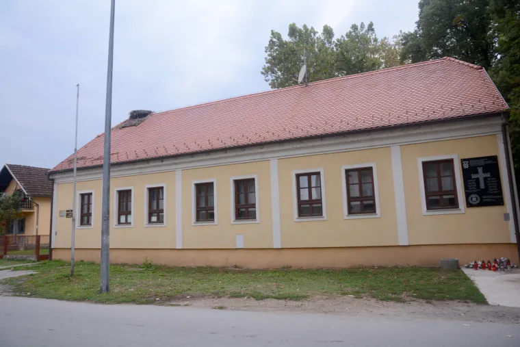 Ploča HOS-a noćas nije uklonjena, nije bilo ni najavljenih okupljanja HOS-ovaca