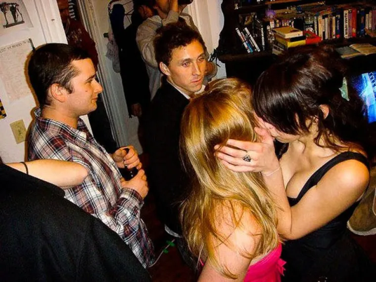 NJIHOVE FACE SU NEPROCJENJIVE: Kad su vidjeli djevojke kako se ljube i nisu mogli sakriti svoje osjećaje