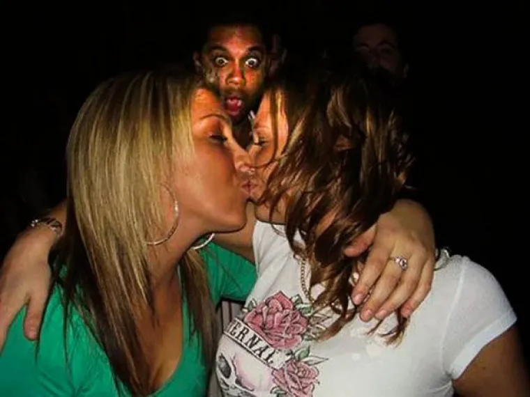 NJIHOVE FACE SU NEPROCJENJIVE: Kad su vidjeli djevojke kako se ljube i nisu mogli sakriti svoje osjećaje