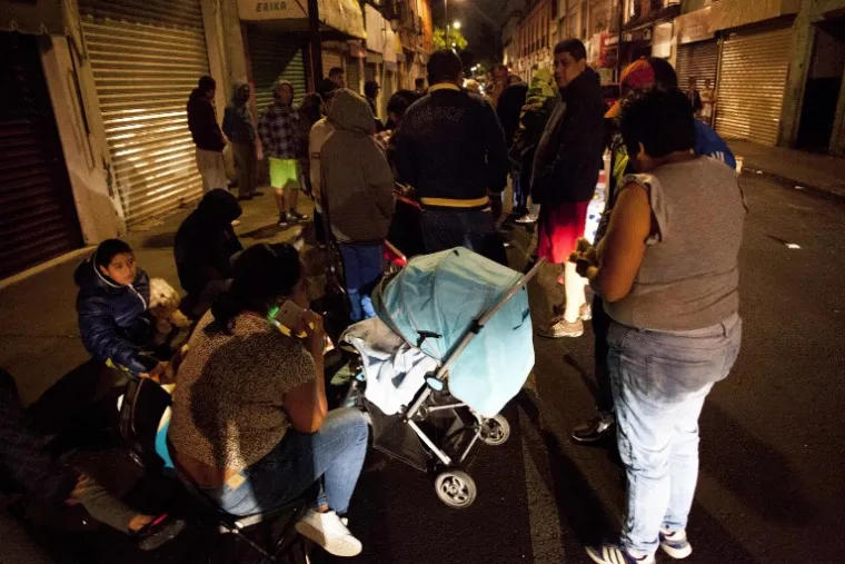 NAJJAČI POTRES OD 1985. POGODIO MEKSIKO: Stanovnici u panici u pidžamama istrčali na ulice