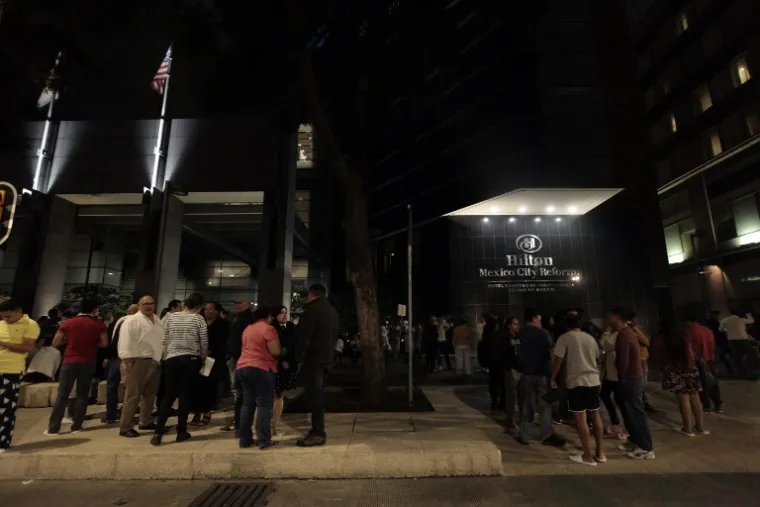 NAJJAČI POTRES OD 1985. POGODIO MEKSIKO: Stanovnici u panici u pidžamama istrčali na ulice