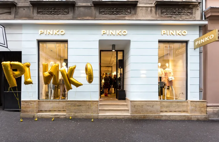Pinko žene prolaze kroz grad - i to po vlastitim modnim pravilima