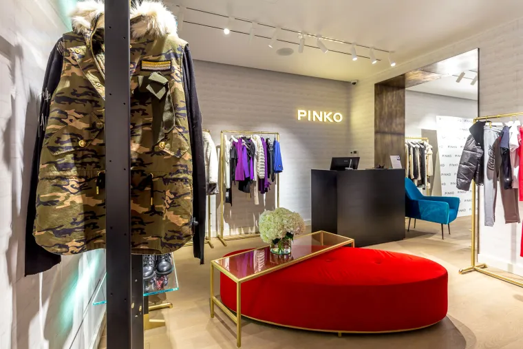 Pinko žene prolaze kroz grad - i to po vlastitim modnim pravilima