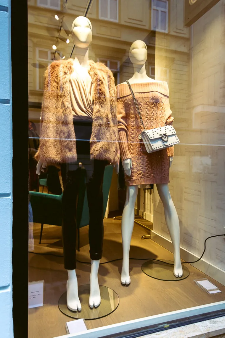 Pinko žene prolaze kroz grad - i to po vlastitim modnim pravilima