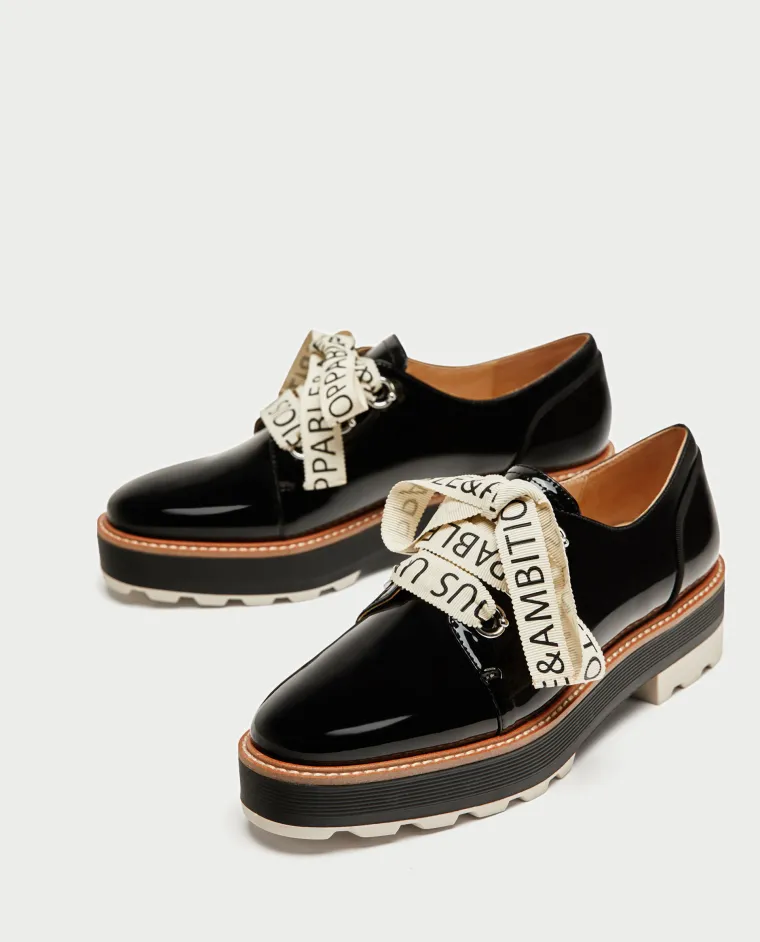 Lakirane blucher cipele s mašnom i natpisom, Zara, 299,90 kuna