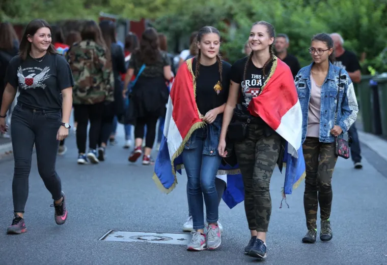 LUDNICA NA THOMPSONOVOM KONCERTU NA &Scaron;ALATI: Nije moglo bez Za dom spremnih, kao ni bez najpoznatijeg usta&scaron;e u Hrvatskoj