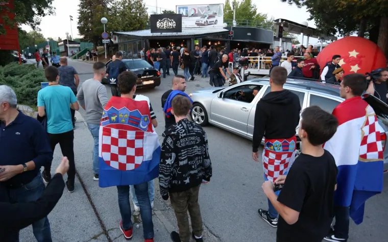 LUDNICA NA THOMPSONOVOM KONCERTU NA &Scaron;ALATI: Nije moglo bez Za dom spremnih, kao ni bez najpoznatijeg usta&scaron;e u Hrvatskoj