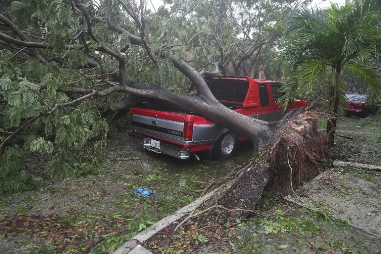POGLEDAJTE RAZORNE POSLJEDICE URAGANA: Evo kako izgleda Miami nakon što je kroz njega protutnjala Irma